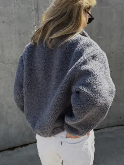 bluza mouton olgajahr szaro niebieski welna merino modelka z tylu 2